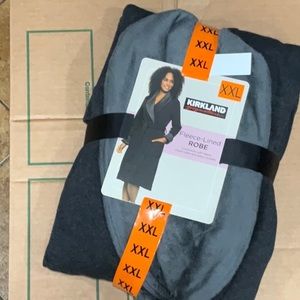 Kirkland Signature Ladies' Fleece Lined Robe xxl